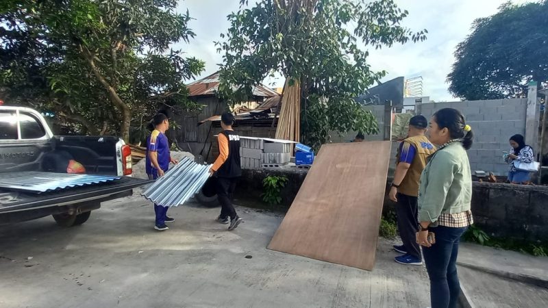 BPBD Belitung serahkan bantuan material akibat terdampak bencana angin kencang