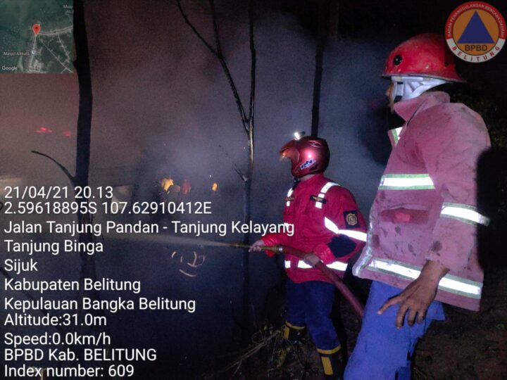 BPBD Belitung Padamkan Kebakaran Rumah Warga di Tanjung Binga